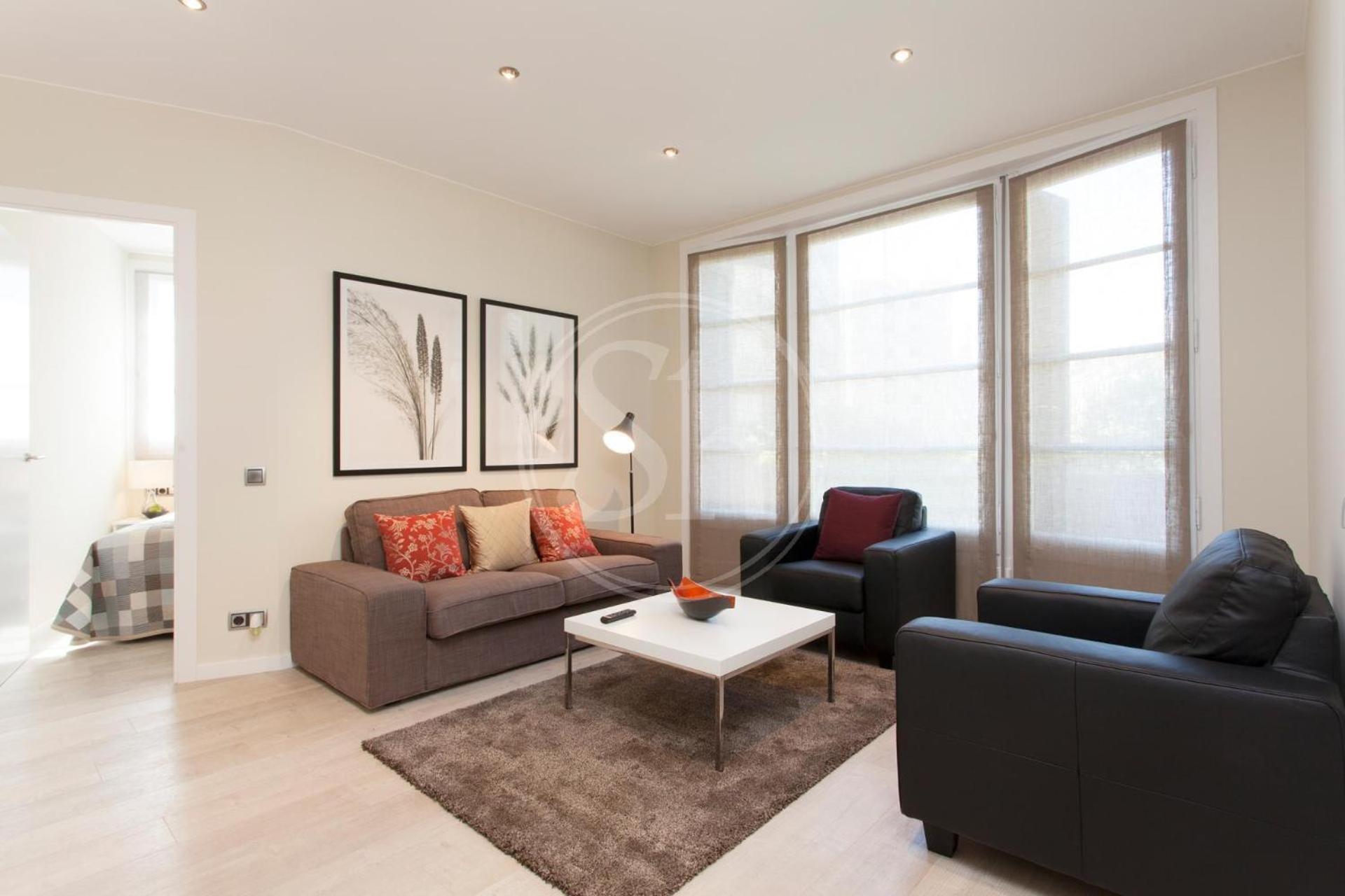 Familiar En Avenida Gaudi Apartment